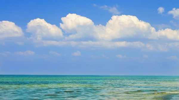 Prachtig zeegezicht over de zee — Stockfoto