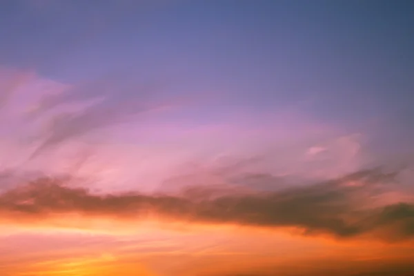 Többszínű felhők naplementekor — Stock Fotó