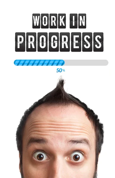 Junger Mann mit Work-in-Progress Schild über dem Kopf — Stockfoto