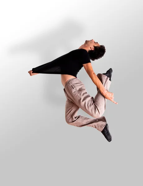 跳跃的时尚现代芭蕾舞蹈家 — 图库照片