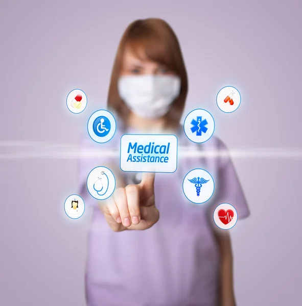 Ärztin drückt digitalen Knopf — Stockfoto