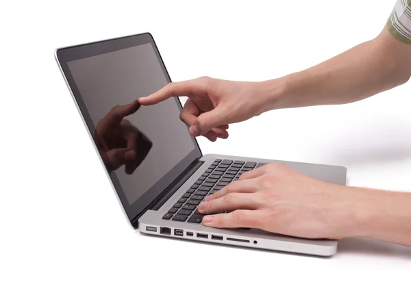 Hand wijzen op een laptop — Stockfoto