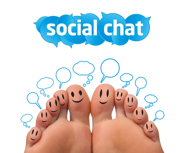Feliz grupo de emoticonos dedo con el signo de chat social — Foto de Stock