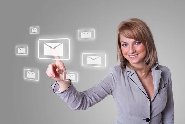 Mujer presionando icono de correo electrónico — Foto de Stock