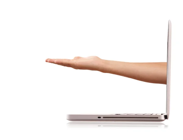 A mão sai de uma tela de um computador portátil — Fotografia de Stock