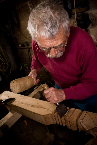Lavori di intaglio del legno in officina 3 — Foto Stock