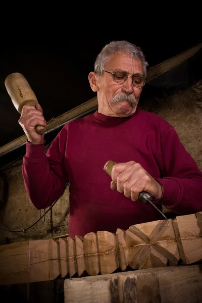 7 atölye çalışmalarında woodcarver — Stok fotoğraf