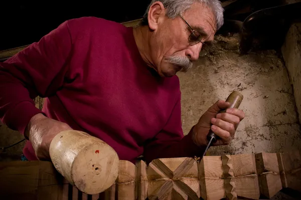 8 atölye çalışmalarında woodcarver — Stok fotoğraf