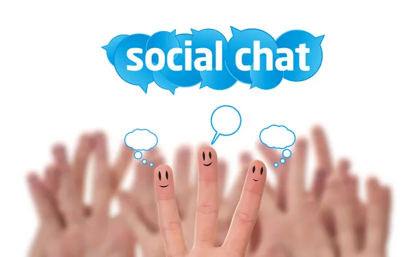 Feliz grupo de emoticonos dedo con el signo de chat social — Foto de Stock