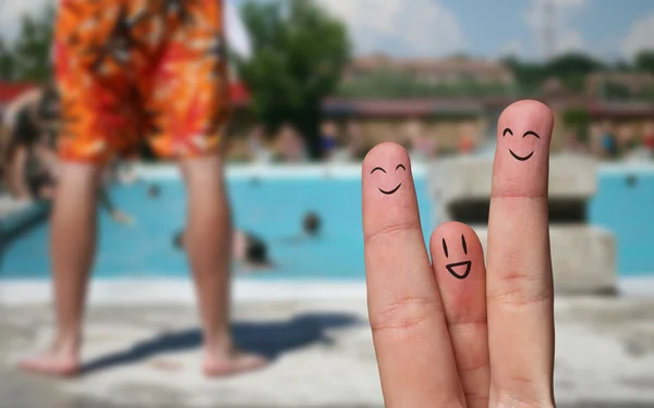 Umarmung mit den Fingern zum Thema Sommerferien — Stockfoto