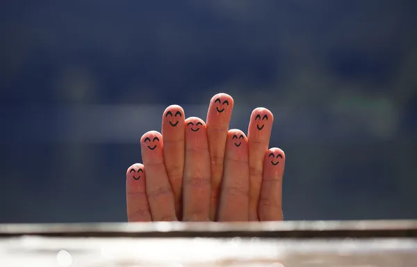 Grupo de feliz dedo emoticonos en la playa 4 —  Fotos de Stock