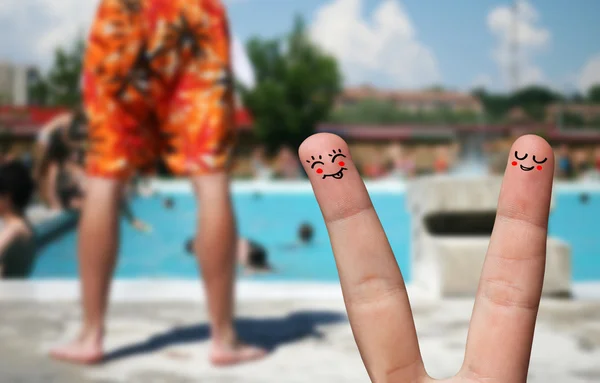 Îmbrățișare cu degetul pe tema vacanței de vară — Fotografie, imagine de stoc
