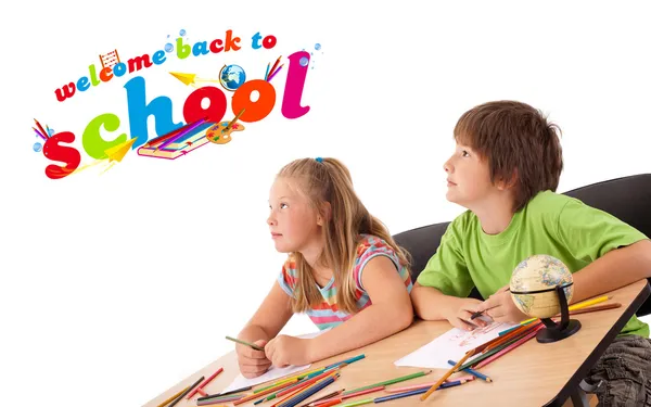 Barnen ser med tillbaka till skolan tema isolerad på vit — Stockfoto