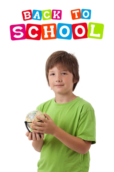 Хлопчик зі спиною до шкільної теми ізольований на білому — стокове фото