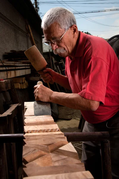 Old woodcarver working with mallet — Stock Photo, Image