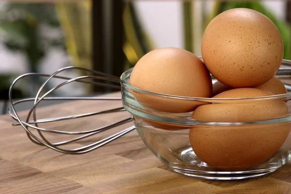 Organik çiğ yumurta — Stok fotoğraf