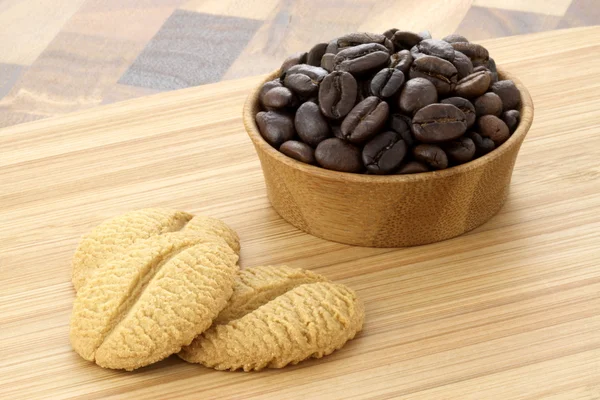 Lezzetli kahve shortbreads ve kahve çekirdekleri — Stok fotoğraf