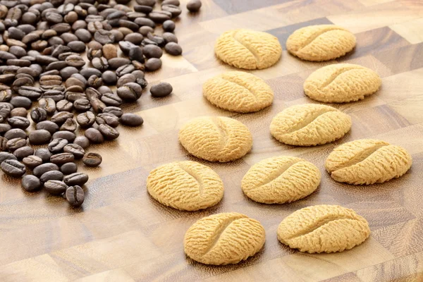 Delicious coffee shortbreads and coffee beans — Stock Photo, Image