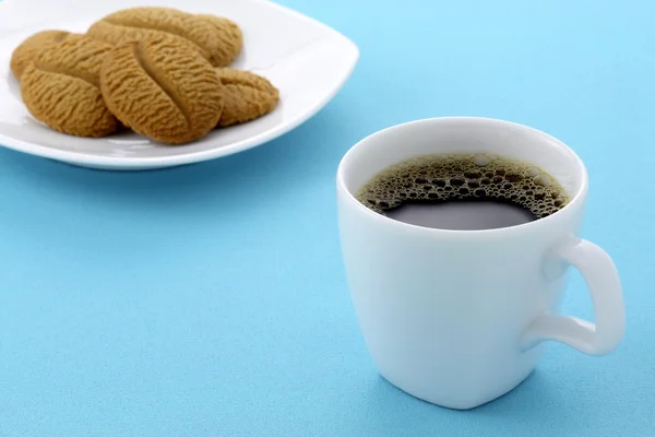 Pyszne kawy shortbreads i gorącej kawy — Zdjęcie stockowe