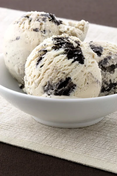 Delicious cookies and cream ice cream — Stock Photo, Image