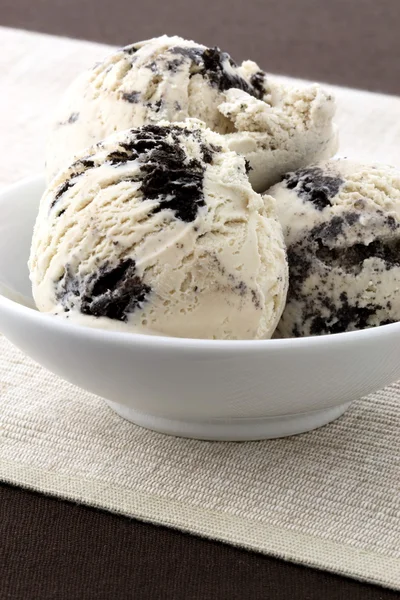 Delicious cookies and cream ice cream — Stock Photo, Image