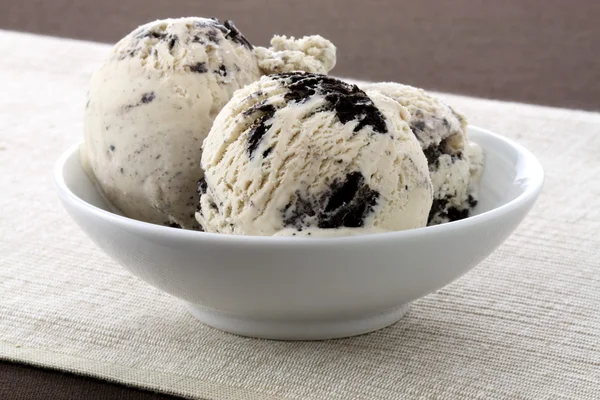 Deliciosas galletas y helado de crema — Foto de Stock