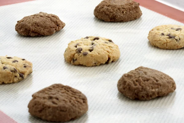 Čokoláda čip cookies a čokoládové cookies — Stock fotografie