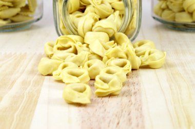 taze çiğ tortellini