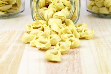 taze çiğ tortellini