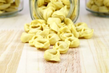 taze çiğ tortellini