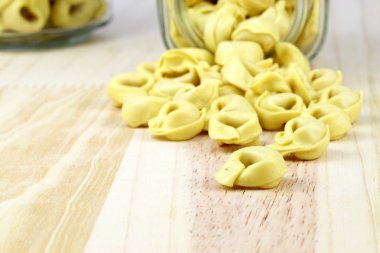 taze çiğ tortellini