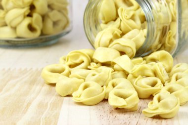 taze çiğ tortellini