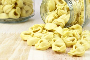 taze çiğ tortellini