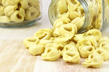 taze çiğ tortellini