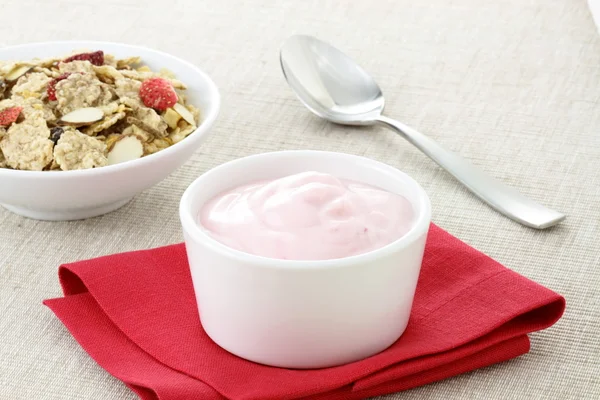 stock image Delicious strawberry yogurt and fresh cereal