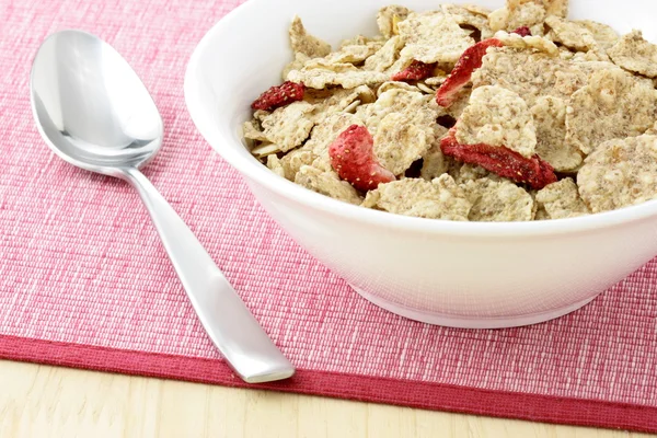 Delicious strawberry yogurt and fresh cereal — Stock Photo, Image