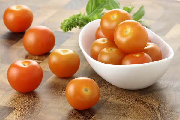 Verse biologische tomaten — Stockfoto