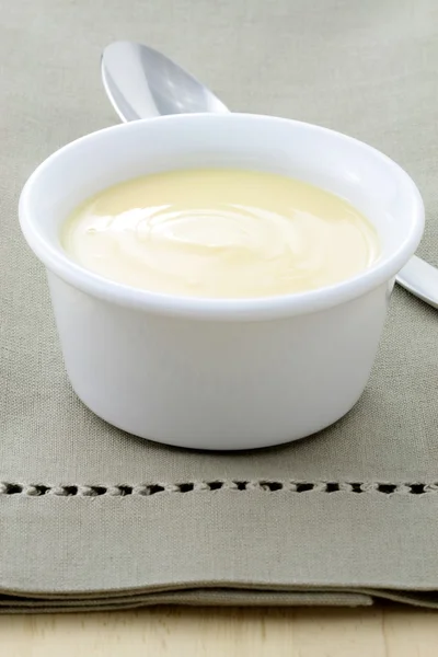 Вкусный свежий йогурт — стоковое фото