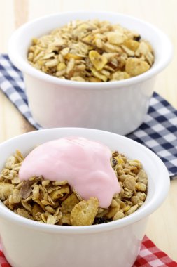 lezzetli ve sağlıklı granola