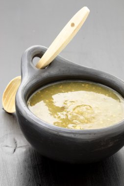 domates sosu Kolombiyalı kil çanağı