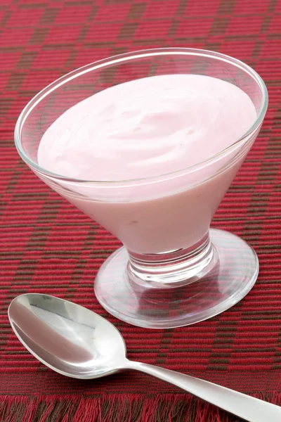 Délicieux yaourt frais — Photo