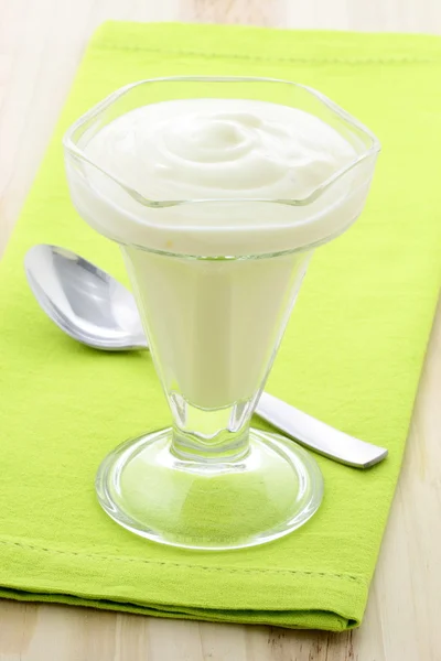 Lahodný čerstvý jogurt — Stock fotografie