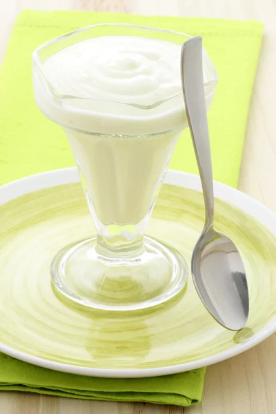 Delicioso yogur fresco — Foto de Stock