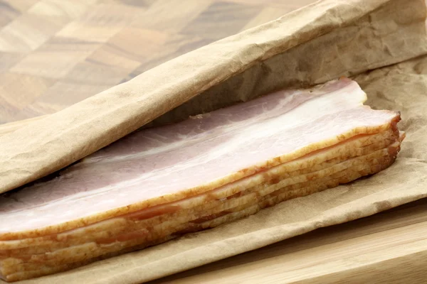 Kurutulmuş lezzetli domuz pastırması — Stok fotoğraf