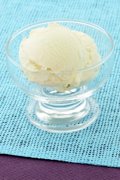 Delicioso sorvete de baunilha — Fotografia de Stock