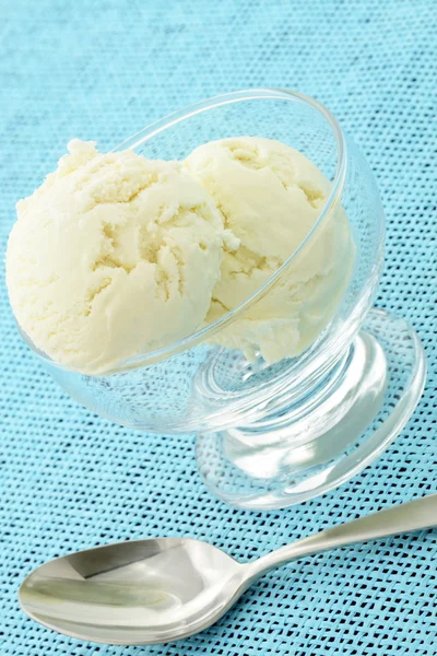 Delicioso helado de vainilla — Foto de Stock