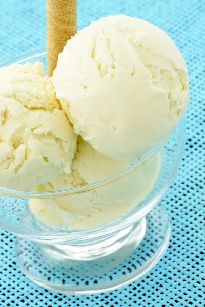 Delicious vanilla ice cream — Stock Photo, Image