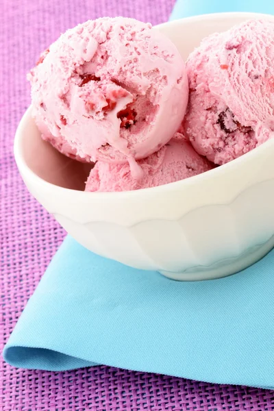 Vynikající smíšené ovocem zmrzlina — Stock fotografie