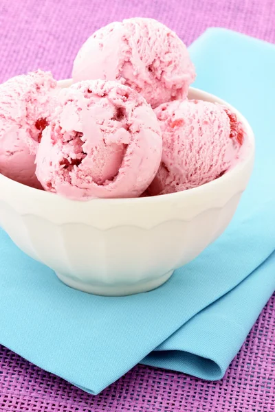 맛 있는 혼합된 딸기 아이스크림 — 스톡 사진