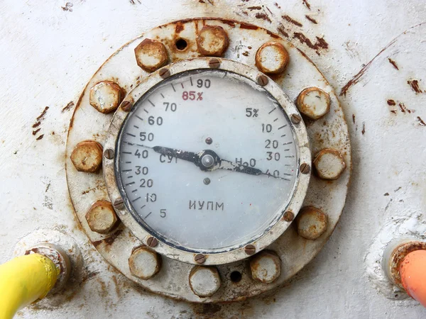 古いさびたガス ゲージ圧力計 — ストック写真